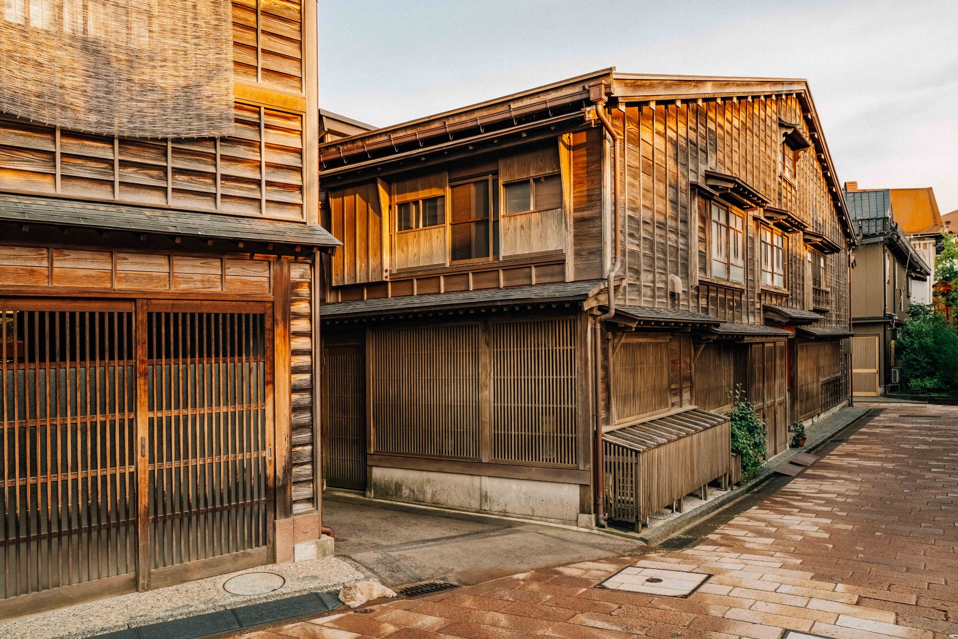 Casas tradicionales de madera en el barrio de Higashi Chaya en Kanazawa