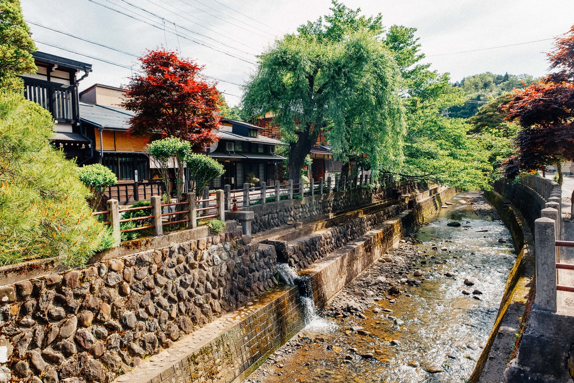 Río en el centro de Takayama