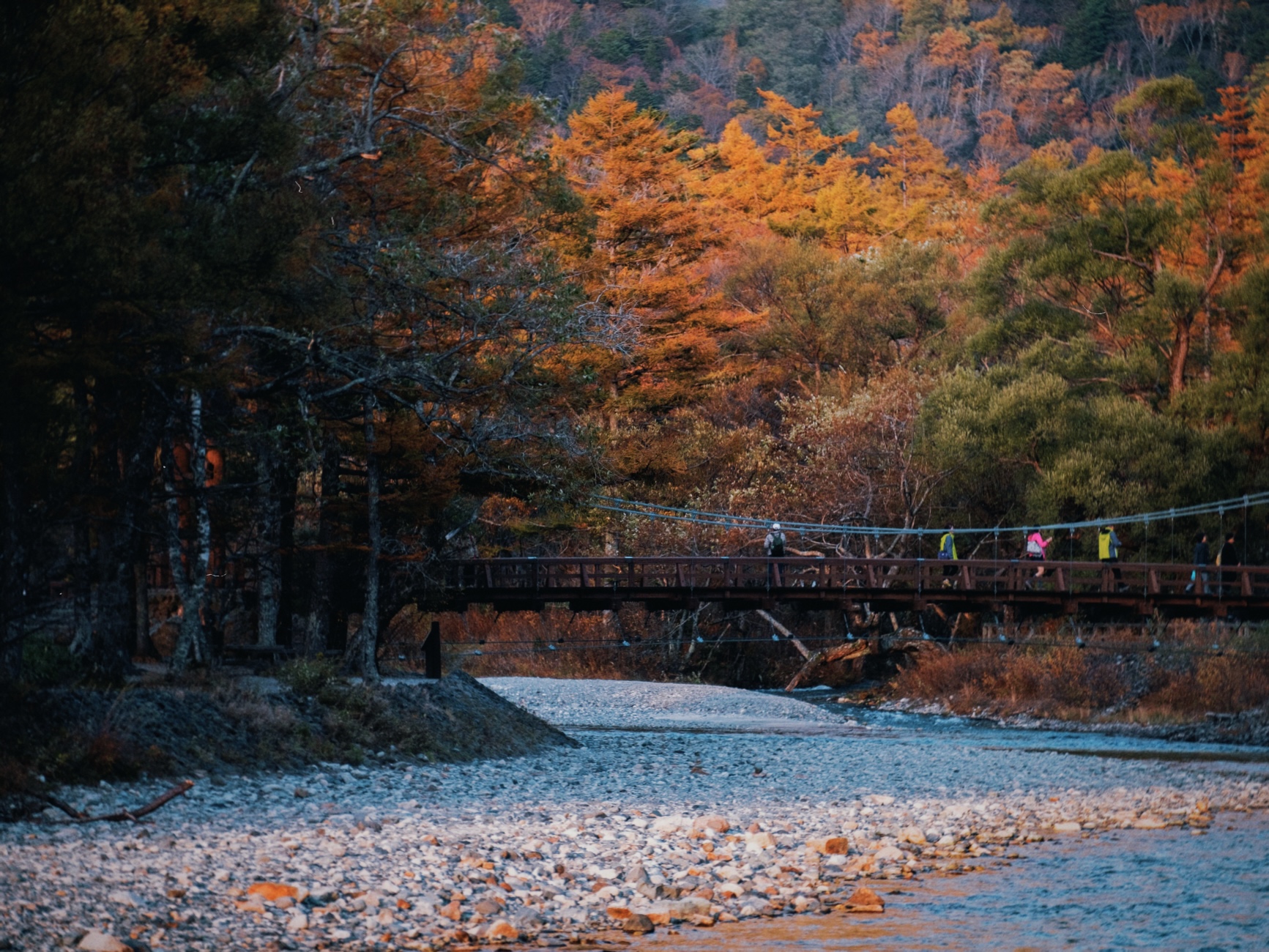 Puente Kappa en Kamikochi al atardecer