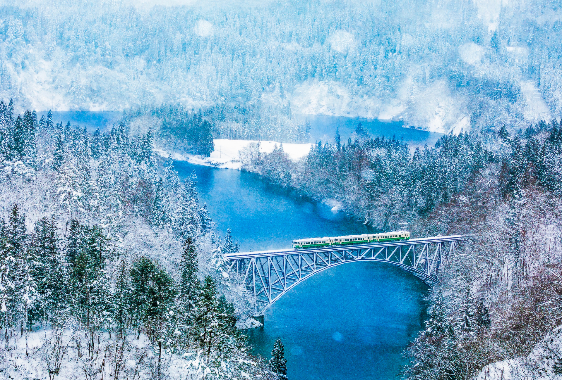 Puente sobre el río Tadami en Fukushima