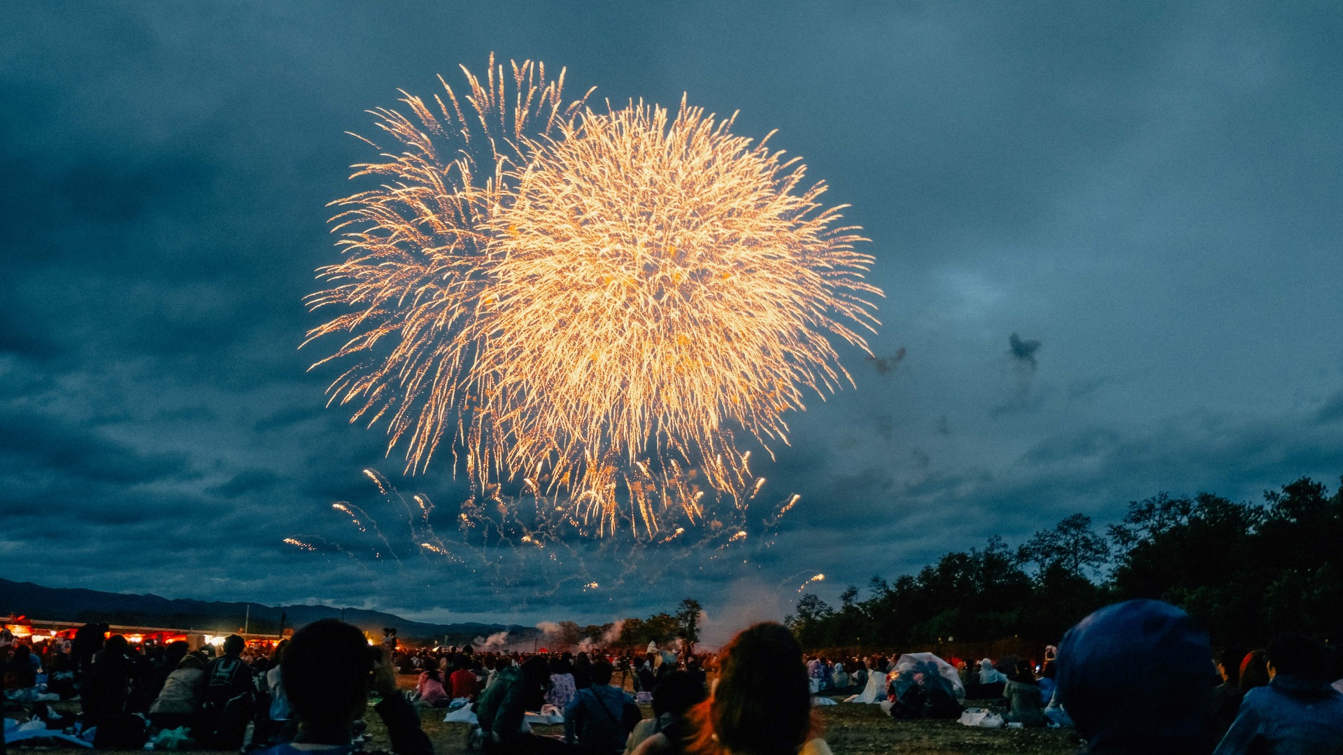 Un espectáculo de hanabi (fuegos artificiales)