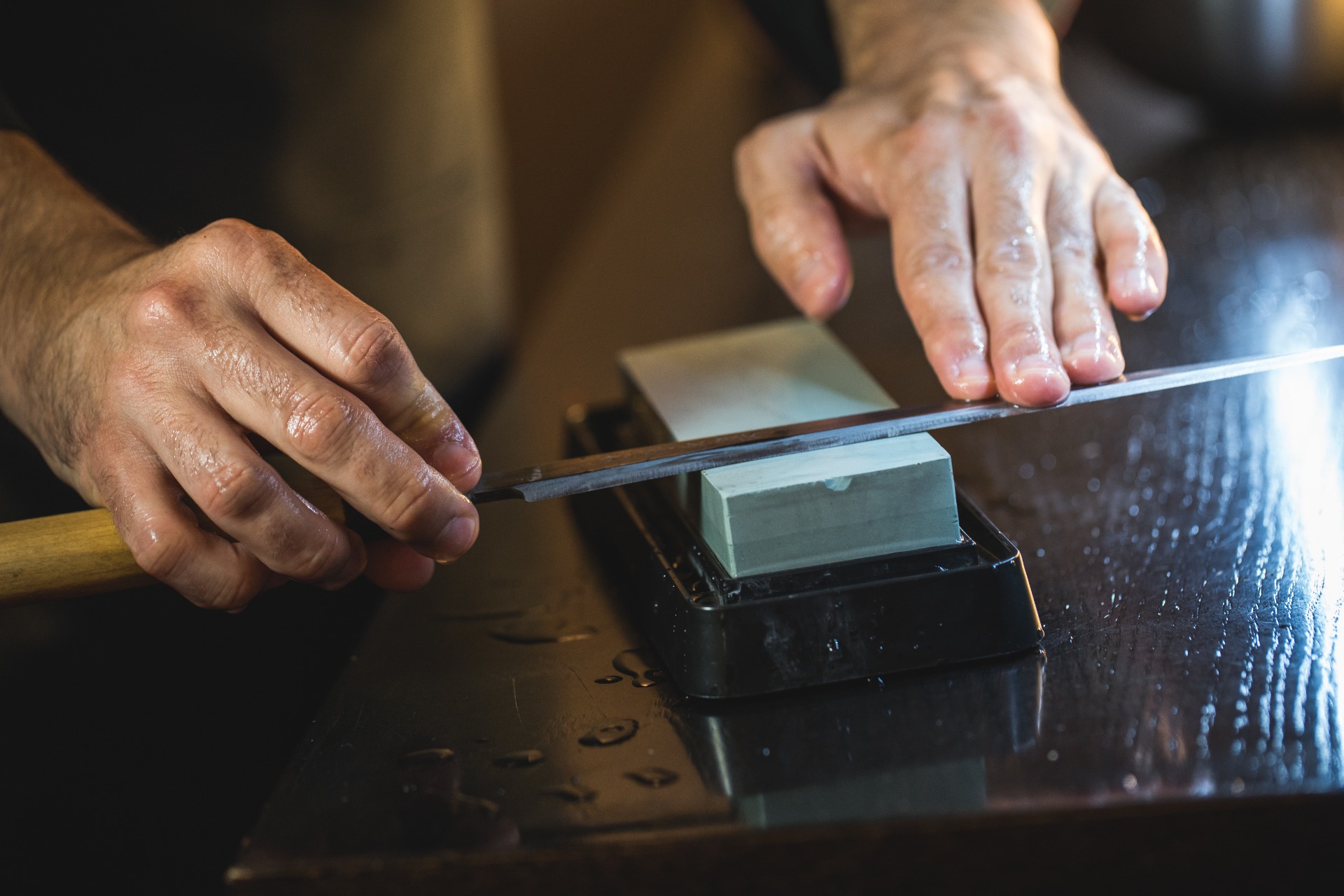 Proceso de afilado de un cuchillo japonés
