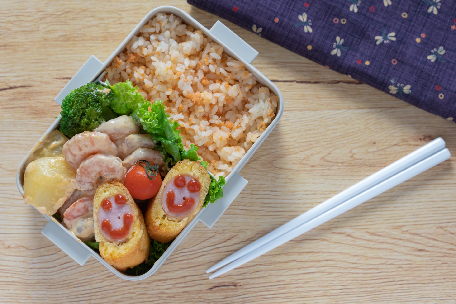 Detalle de una fiambrera bento