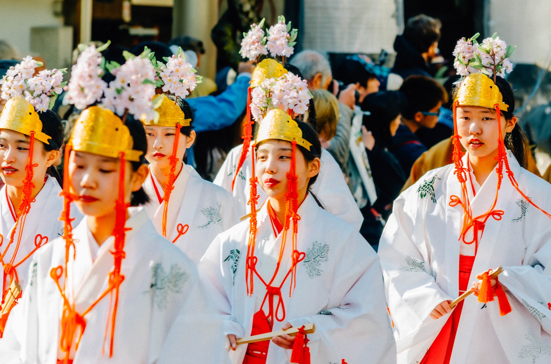 Varias personas durante las celebraciones en Takayama