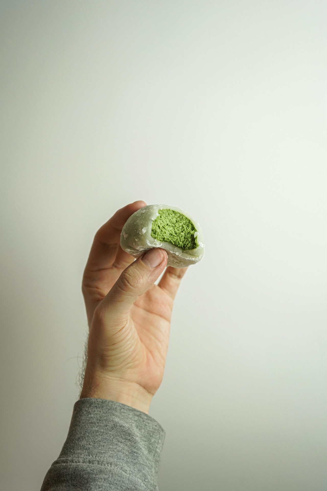 Mochi japonés tipo daifuku relleno de crema de matcha