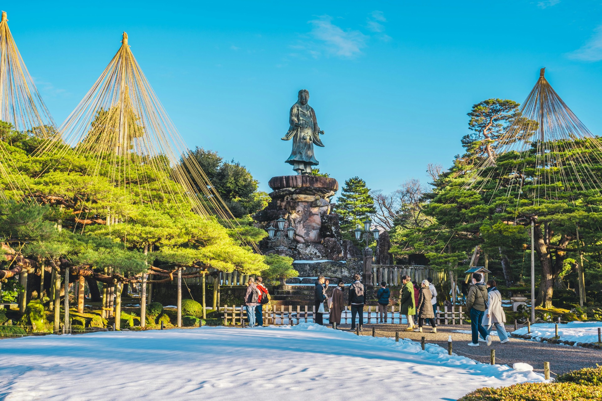 Jardín Kenroku-en de Kanazawa con nieve