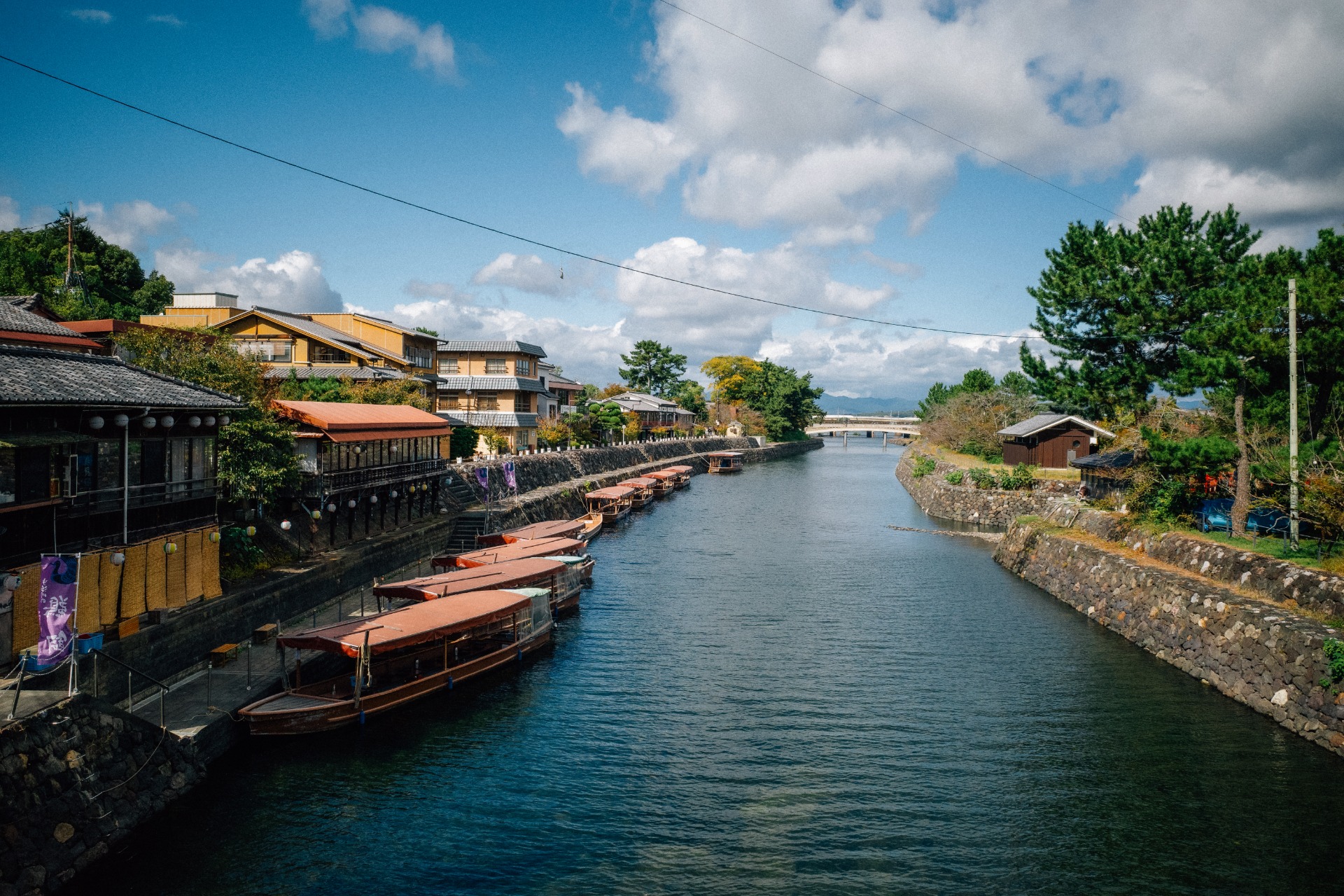 Vista del canal en Uji