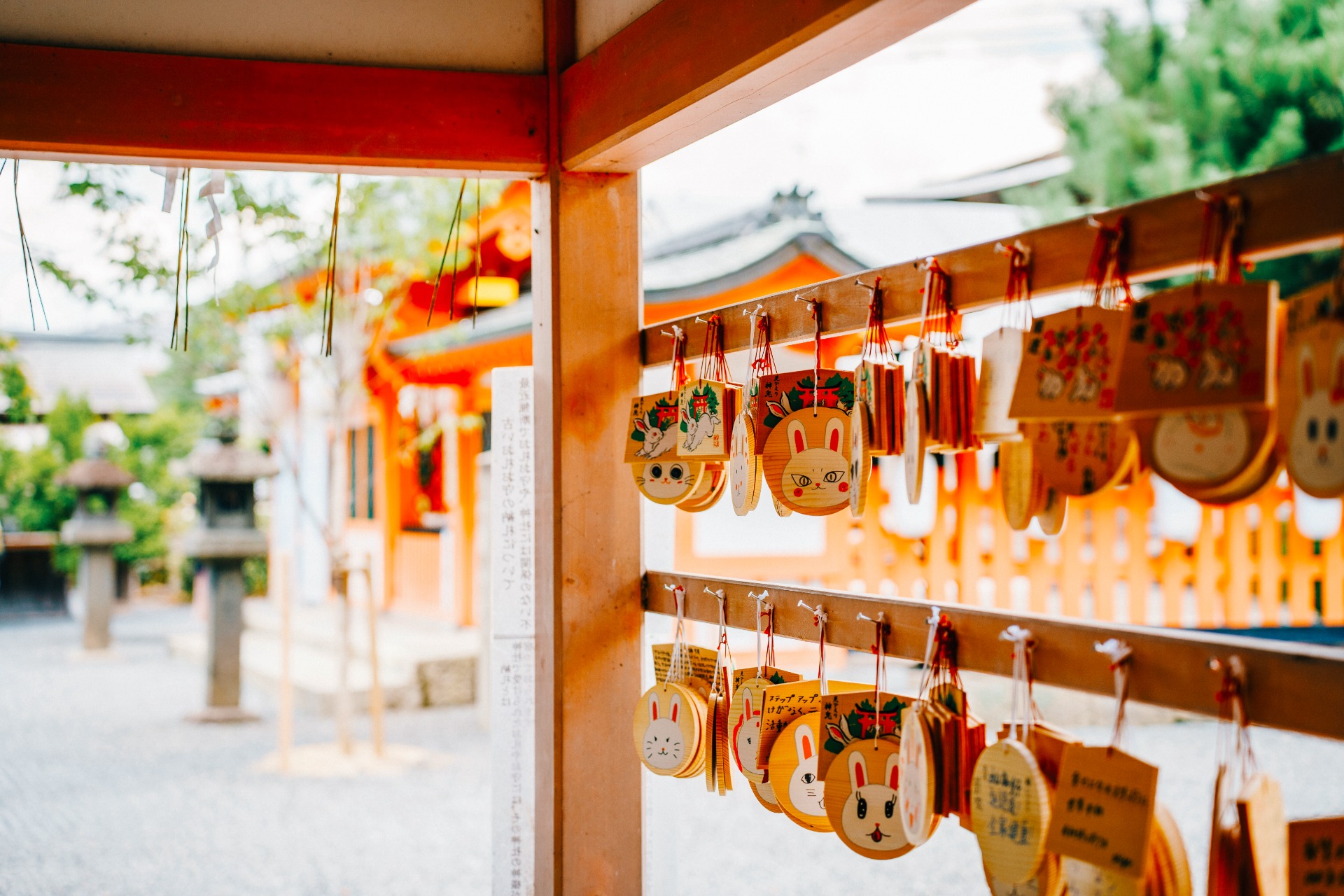 Tablillas ema con los tradicionales Mikaeri Usagi