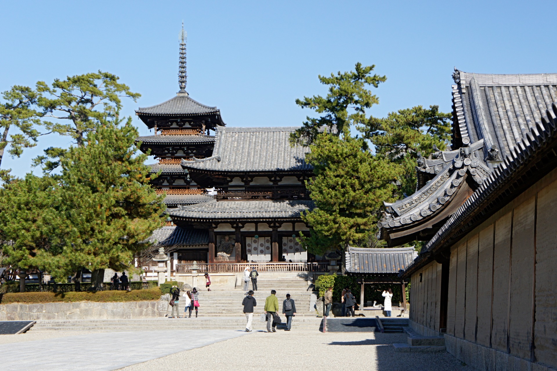 Puerta interior en Horyu-ji