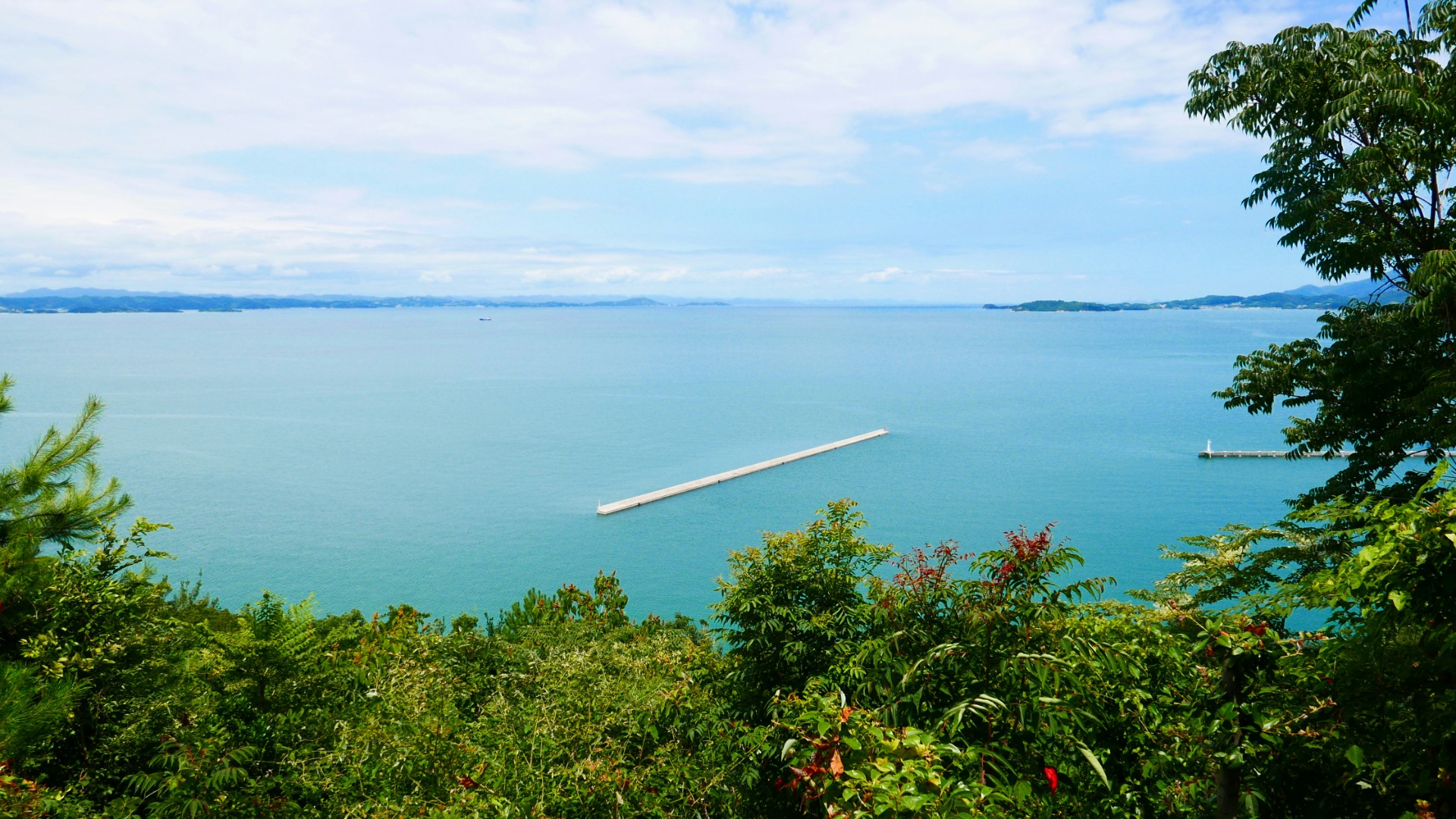 Vistas del mar que rodea las islas 