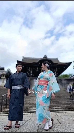Silvia y Gabriel en kimono durante su luna de miel en Japón