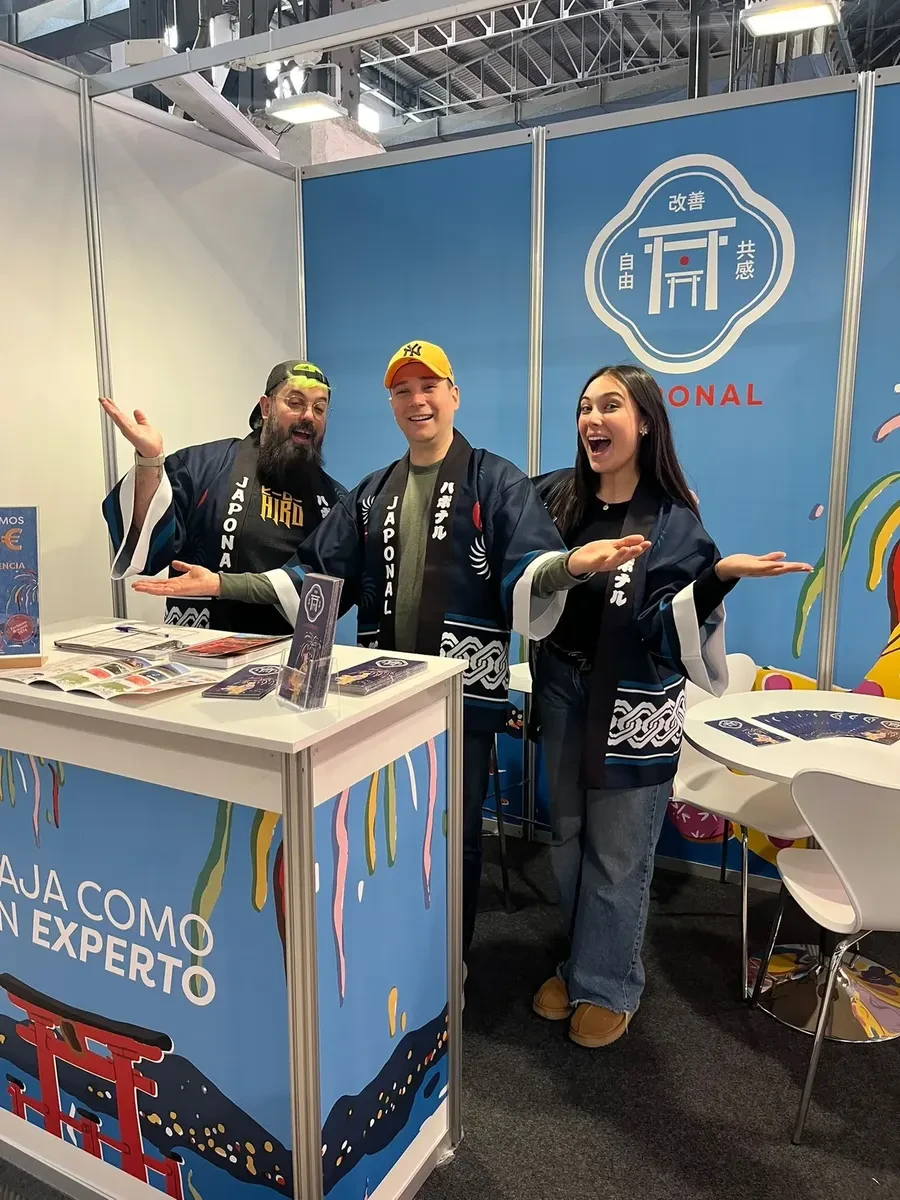 Equipo de Japonal en su stand de B-Travel 2026, en Barcelona